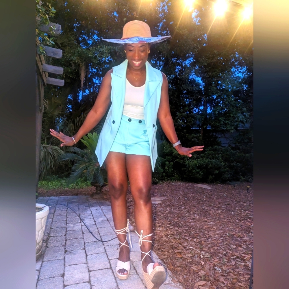 Meet your Posher, Anetra